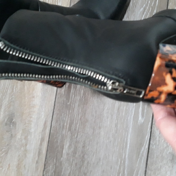 Sol Sana black leather 3 inch heel zip ankle boots with modern heel. Size 6.5 - Picture 4 of 11